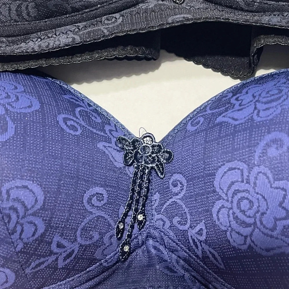 Set three women’s XL- XXL bras from 4 sports 8 sexy bra total of 12 bras - Picture 15 of 16